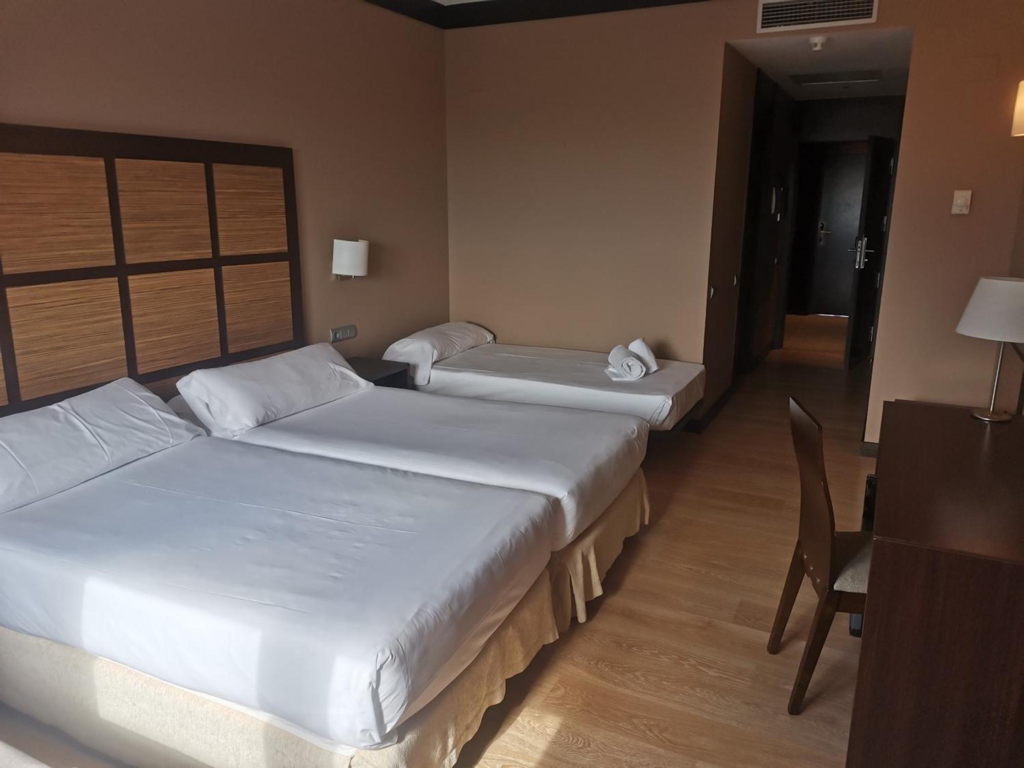 Aparthotel Attica 21 Valles Sabadell Eksteriør billede